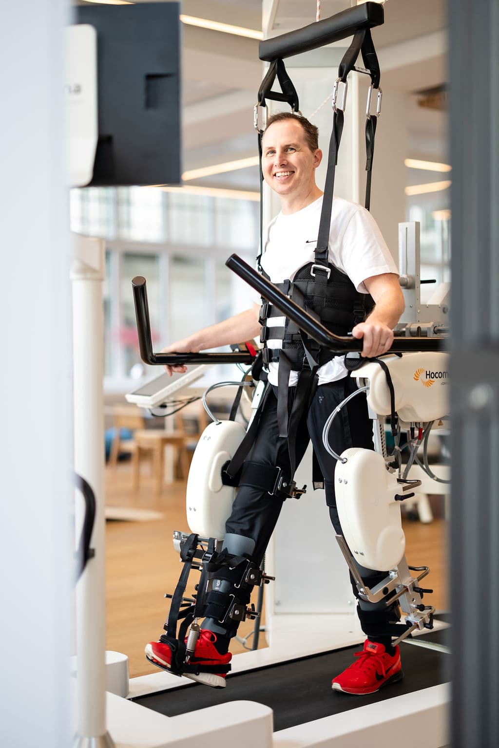 Paciente durante el entrenamiento de la marcha asistido por robot en el Lokomat